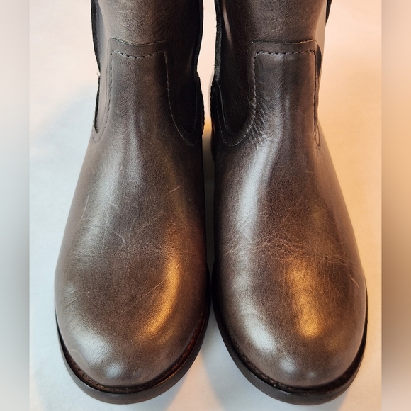 New! || FRYE || Cara booties, leather, flats, size 7.5, distressed, round toe - Picture 6 of 10